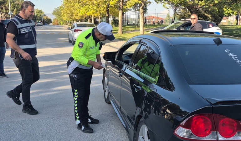 Eskişehir’de okul çevreleri ve servis araçlarına güvenlik denetimi