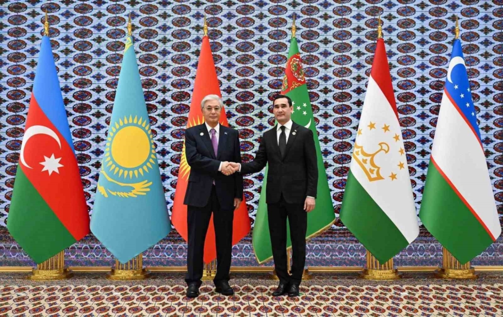 Kırgızistan Cumhurbaşkanı Caparov: "Orta Asya ve Azerbaycan ortak elektronik ticaret platformunun oluşturulmasını öneriyoruz"