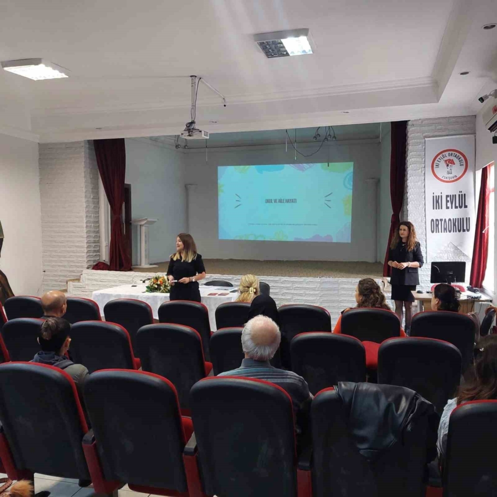 Eskişehir’de velilere yönelik "Okul ve Aile" semineri düzenlendi
