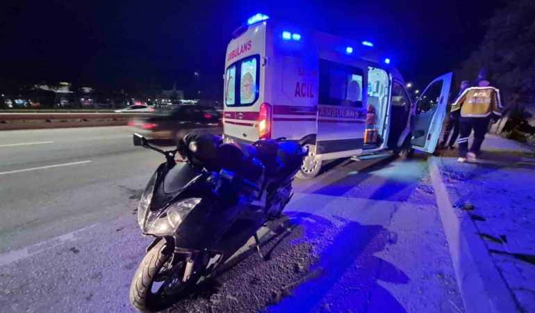 Eskişehir Çevre Yolu’nda motosiklet otomobile çarptı: 1 yaralı