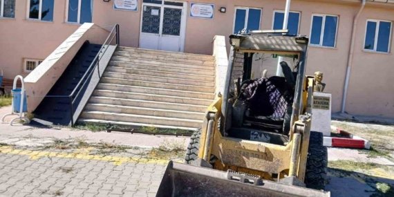 Sivrihisar Belediyesinden eğitim kurumlarına kapsamlı bakım ve onarım desteği