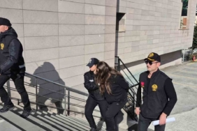 Evinde misafiri olan şahsın bıçakla ölümüne ilişkin gözaltına alınan kadın adliyeye sevk edildi