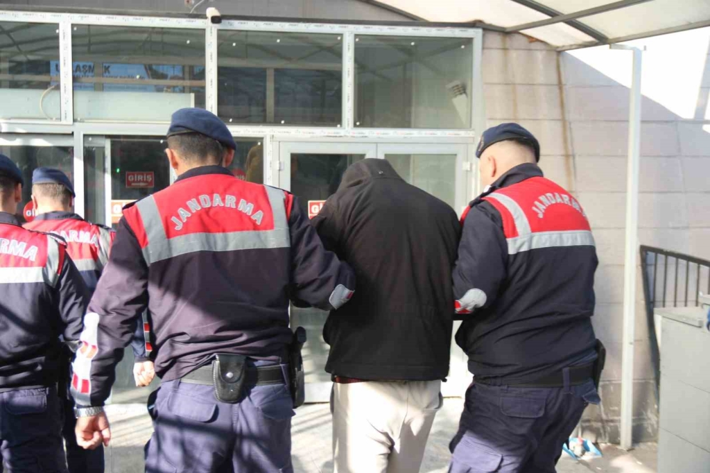 Eskişehir’de 21 poşet kenevir ve çok sayıda uyuşturucu madde jandarma tarafından ele geçirildi