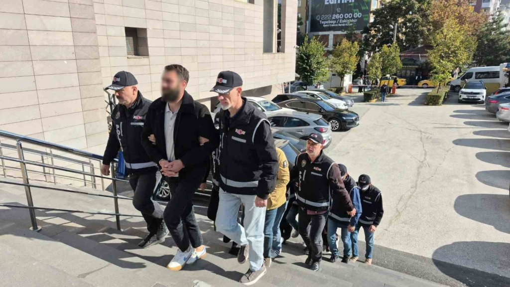 Eskişehir merkezli 3 ilde 60 milyon TL’lik tefeci operasyonu: 5 gözaltı