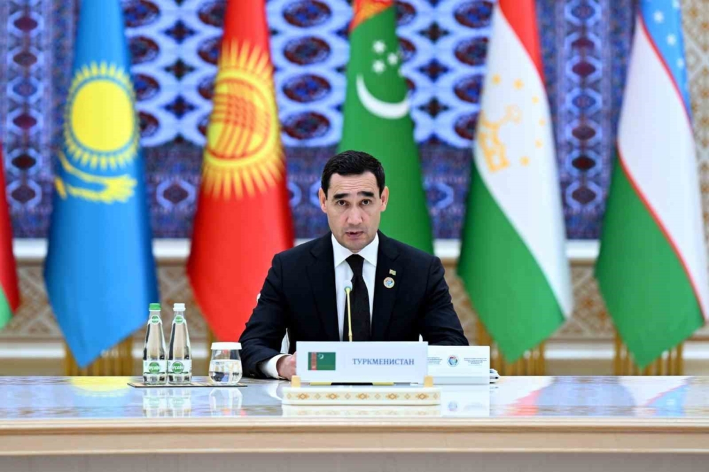 Kırgızistan Cumhurbaşkanı Caparov: "Orta Asya ve Azerbaycan ortak elektronik ticaret platformunun oluşturulmasını öneriyoruz"