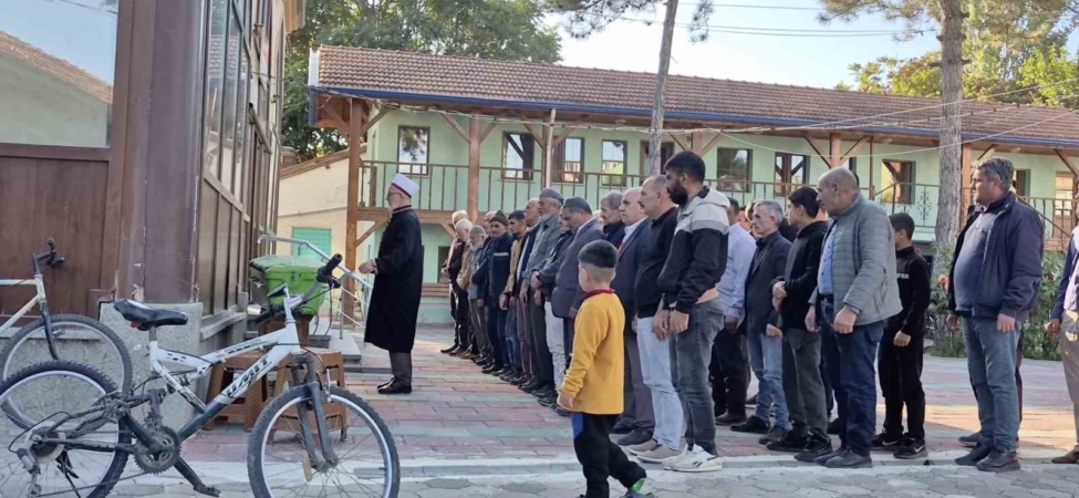Yeğeni tarafından öldürülen amca son yolculuğuna uğurlandı
