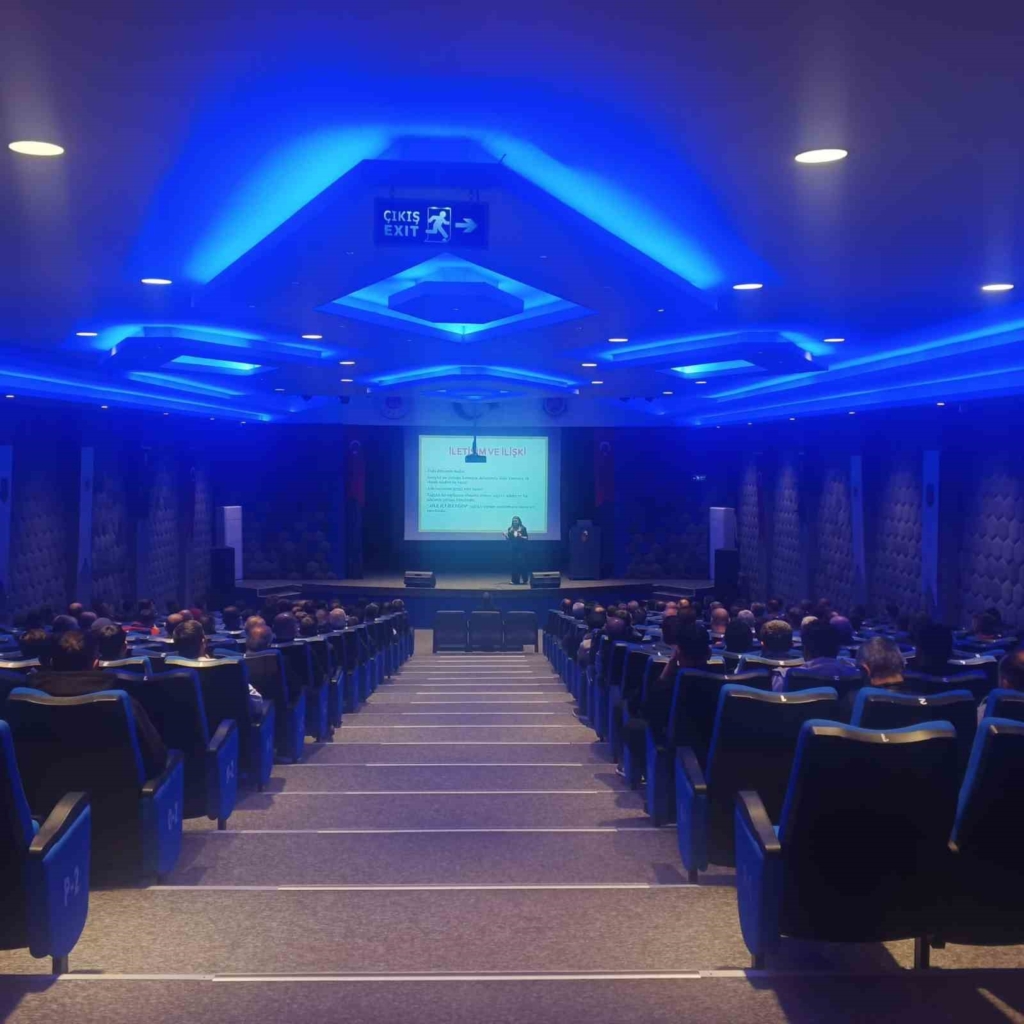 Cezaevindeki tutuklu ve hükümlülere aile içi iletişim semineri verildi