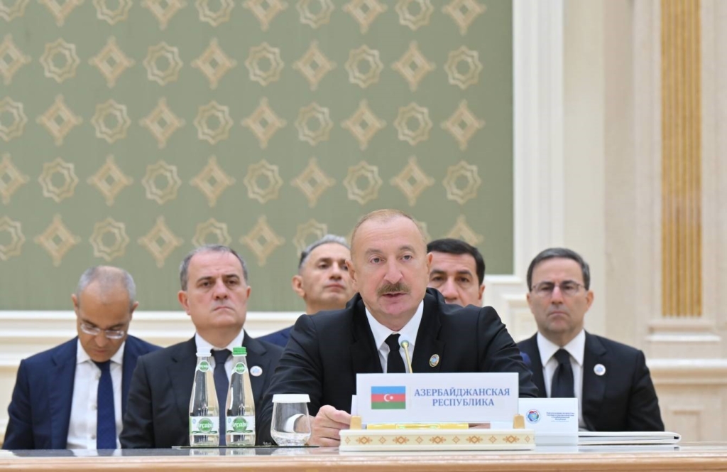 Azerbaycan Cumhurbaşkanı Aliyev: "Hazar’ın her iki kıyısındaki ulaşım altyapısı, Orta Asya’yı Azerbaycan’a ve ardından uluslararası pazarlara bağlamak için büyük önem taşımaktadır"