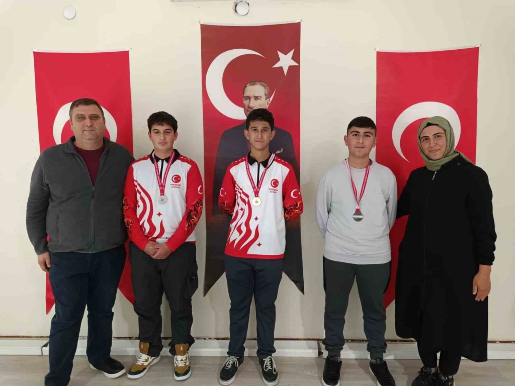 Eskişehir’de 29 Ekim Cumhuriyet Bayramı havalı silahlar atıcılık kupası gerçekleştirildi