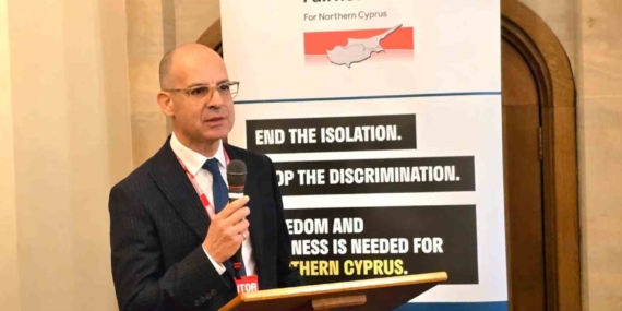Mehmet Dana, İngiliz Parlamentosu’nda izolasyonun kaldırılmasını istedi