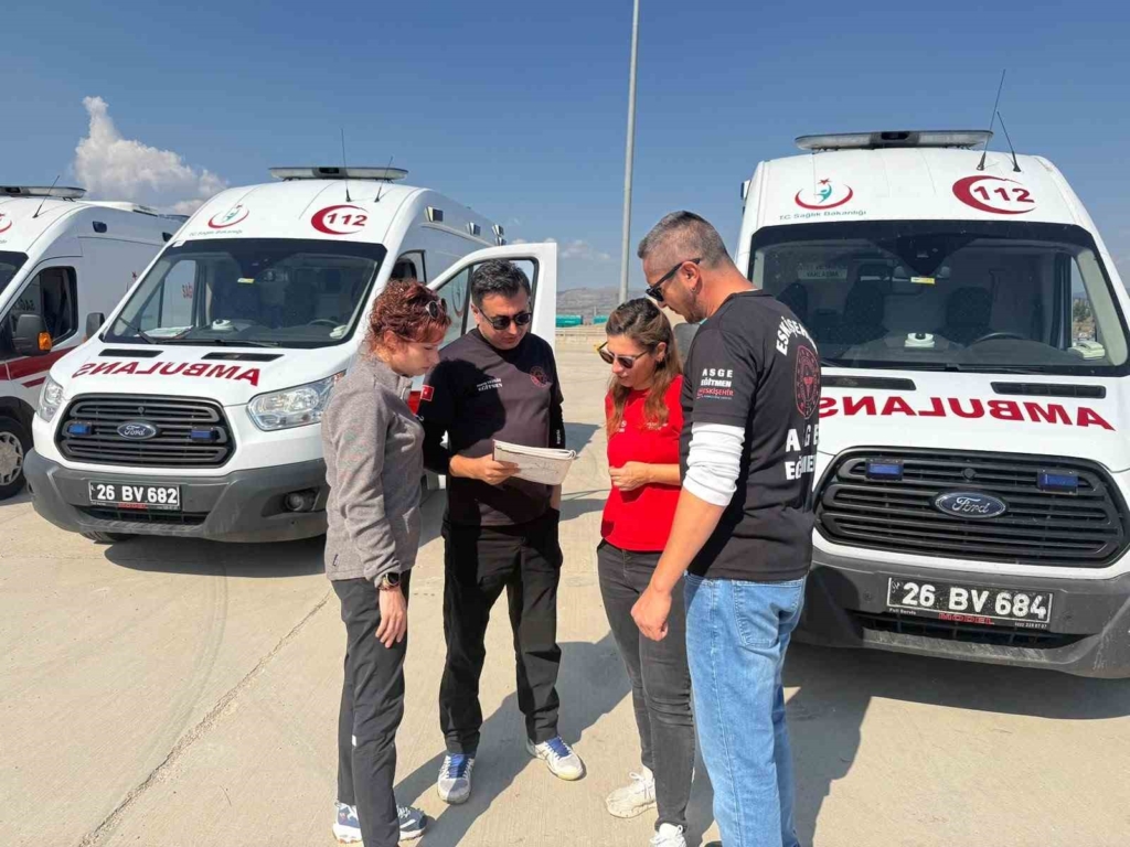 Eskişehir’de ambulans sürücülerine güvenli ve kontrollü sürüş eğitimi verildi