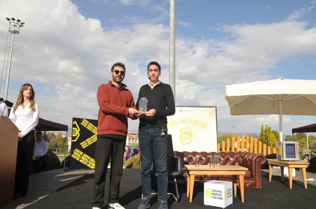 Anadolu Spor Zirvesi spor dünyasını öğrencilerle buluşturdu