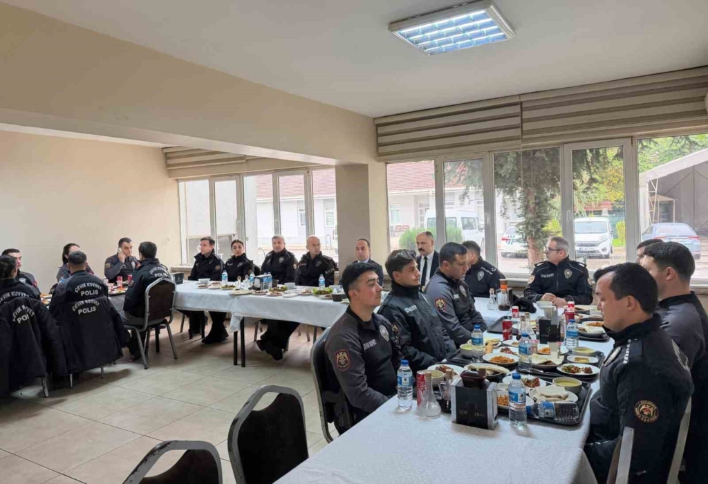 Eskişehir İl Emniyet Müdürü Yılmaz, çevik kuvvet ekipleriyle bir araya geldi