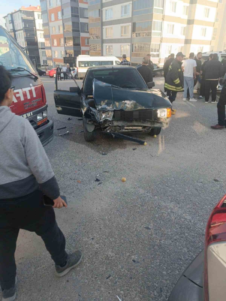 Eskişehir’de otomobil minibüsle çarpıştı: 5 yaralı
