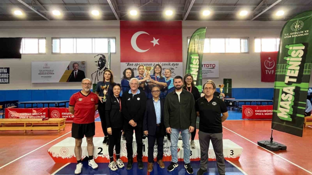 Eskişehir’de masa tenisi müsabakalarında dereceye giren takımlar belli oldu
