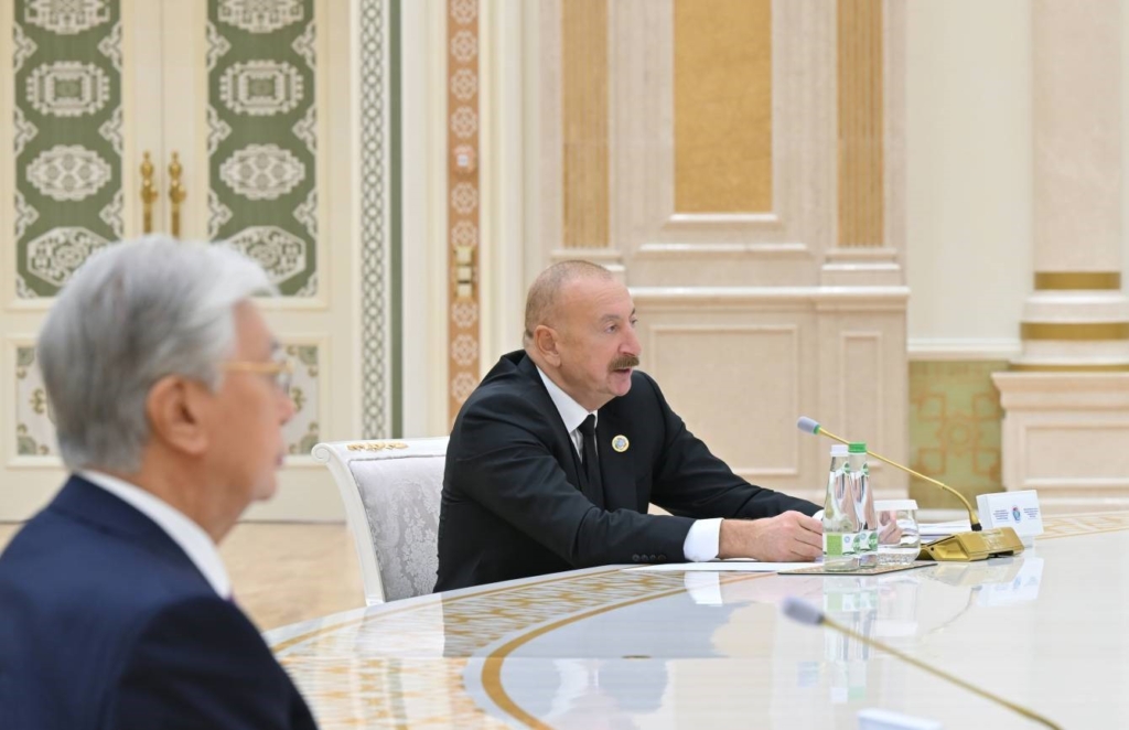 Azerbaycan Cumhurbaşkanı Aliyev: "Hazar’ın her iki kıyısındaki ulaşım altyapısı, Orta Asya’yı Azerbaycan’a ve ardından uluslararası pazarlara bağlamak için büyük önem taşımaktadır"