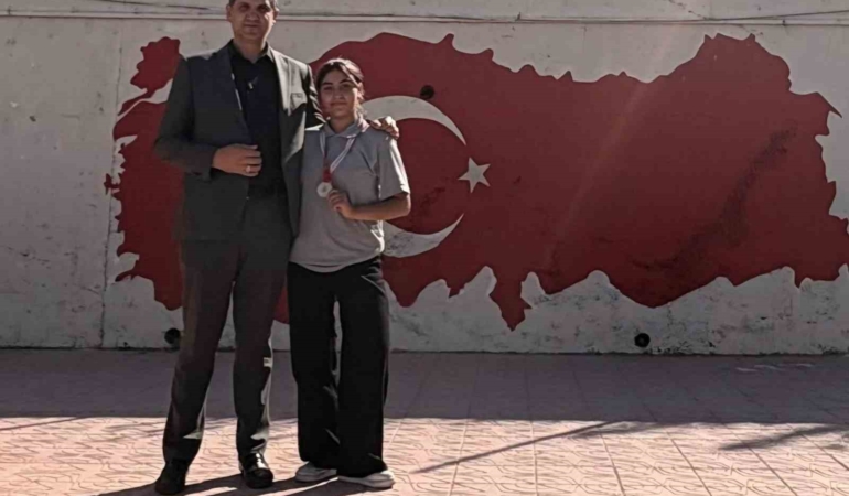 Eskişehir Orgeneral Halil Sözer Ortaokulu, yeni sezona Türkiye birinciliği ile başladı