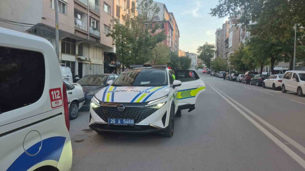 Eskişehir’de otomobile arkadan çarpan motosikletin sürücüsü yaralandı