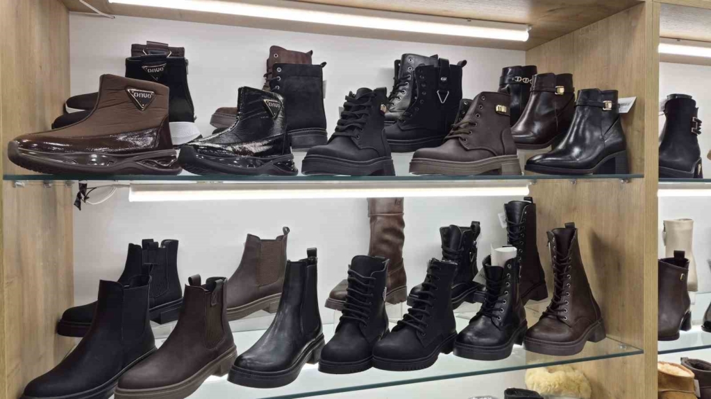 Eskişehir’de soğuk havalarla birlikte kışlık bot satışları hareketlendi