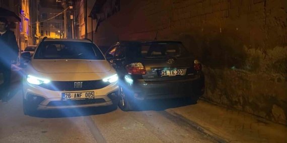 Eskişehir’de 2.03 promil alkollü sürücü kaçarken park halindeki araca çarptı