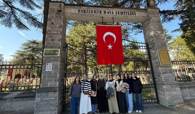 Yeni üniversiteliler Eskişehir’in tarihi ve kültürel noktalarını gezdi