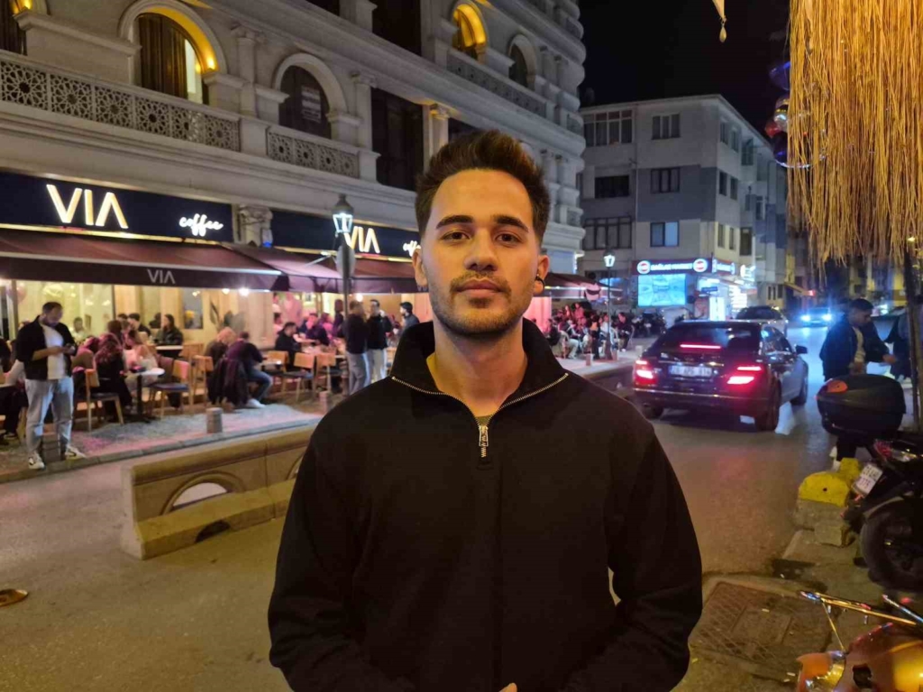 Kafeler caddesinde abartı egzoz, yüksek müzik ve trafik kargaşası tepki çekiyor
