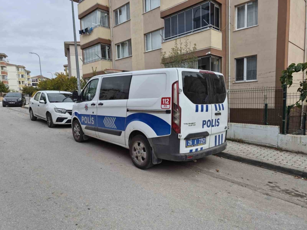 Eskişehir’de 2 yaşındaki çocuk 4 katlı binadan düştü