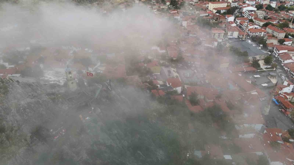 Sivrihisar’da etkili olan sis dağları kapladı