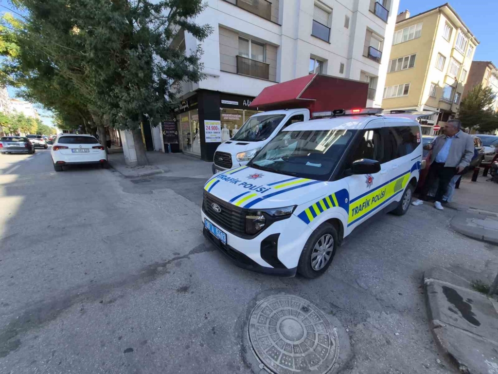 Eskişehir’de otomobilin çarptığı yaşlı adam yaralandı
