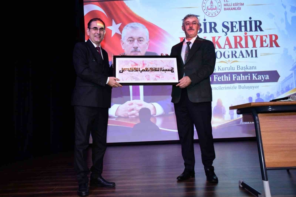 Öğrenciler kariyer yolculuğuna ilham veren isimlerle buluşuyor