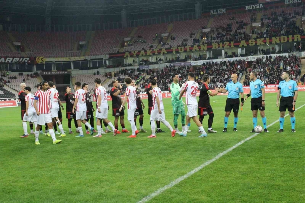 Eskişehirspor maçında görev yapan hakem Pierluigi Collina’ya benzetildi