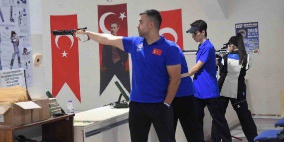 Eskişehir’de Cumhuriyet Bayramı’na özel havalı silahlar atıcılık kupası düzenlendi