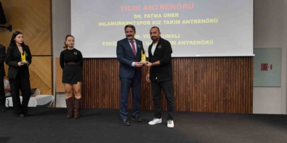Hasan Kalın’a 5. Yıl Spor Ödülleri Gecesi’nde anlamlı ödül