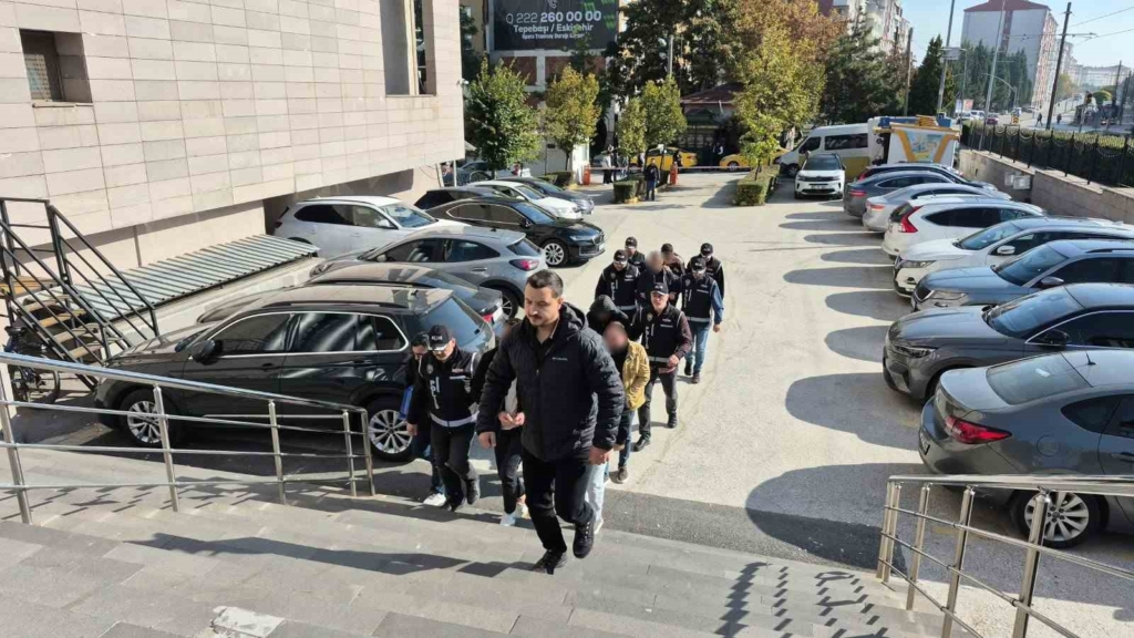 Eskişehir merkezli 3 ilde 60 milyon TL’lik tefeci operasyonu: 5 gözaltı
