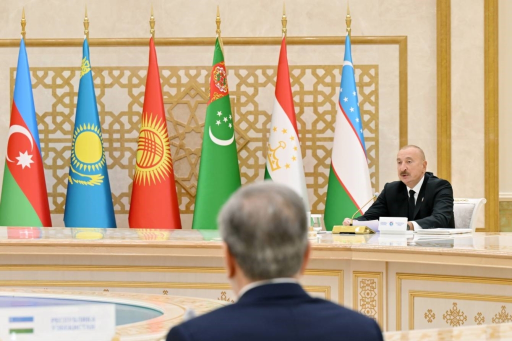 Azerbaycan Cumhurbaşkanı Aliyev: "Hazar’ın her iki kıyısındaki ulaşım altyapısı, Orta Asya’yı Azerbaycan’a ve ardından uluslararası pazarlara bağlamak için büyük önem taşımaktadır"