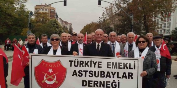 TEMAD Eskişehir İl Başkanlığı üyeleri 29 Ekim geçit töreninde yürüdü