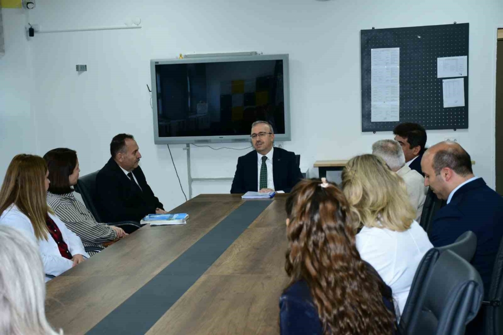 İl Milli Eğitim Müdürü Aydın, öğretmen ve öğrencilerle bir araya geldi