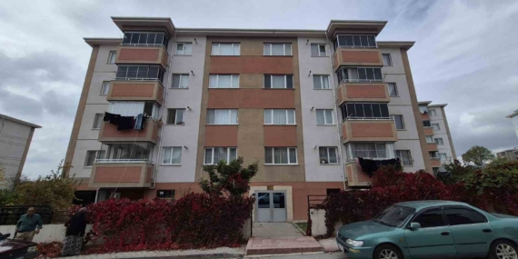 Eskişehir’de 4 katlı binanın camından düşen 2 yaşındaki çocuk yaralandı