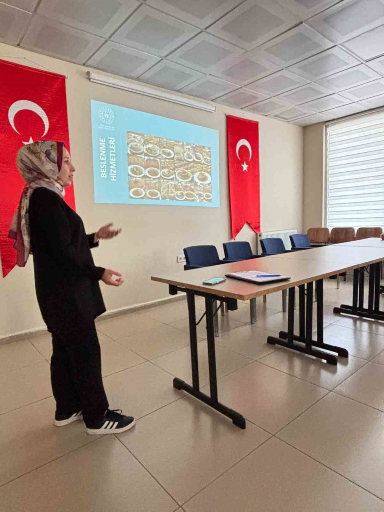 Öğrenci yurdundaki personele ’Beslenme Hizmetleri Uygulama Eğitimi’ verildi