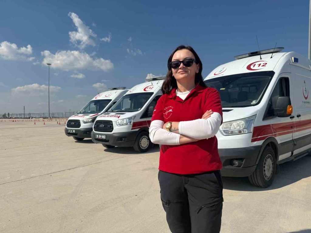 Eskişehir’de ambulans sürücülerine güvenli ve kontrollü sürüş eğitimi verildi
