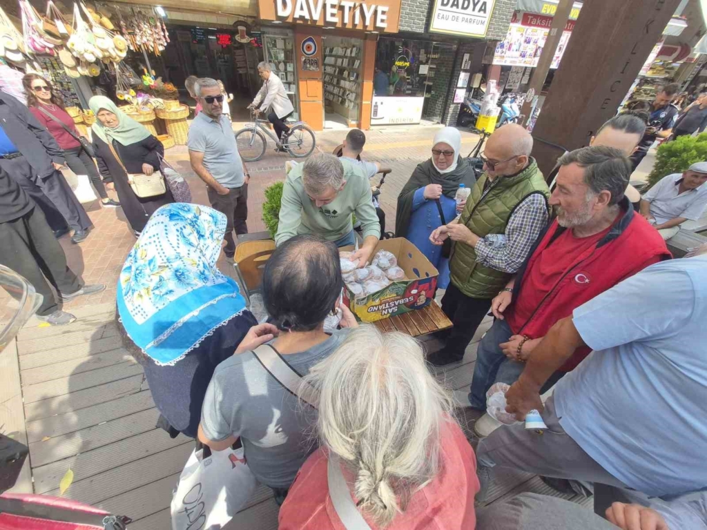 Eskişehir’de hayırseverler ile ihtiyaç sahiplerini buluşturan çaycı