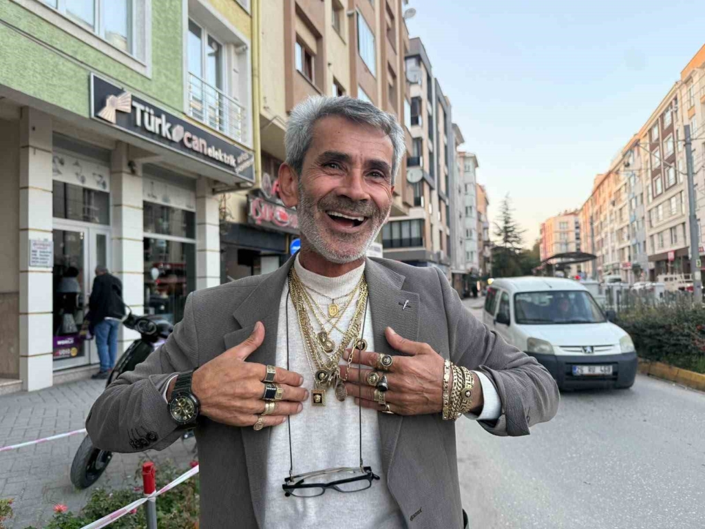Eskişehir’in Barış Manço tarzlı tekstilcisi