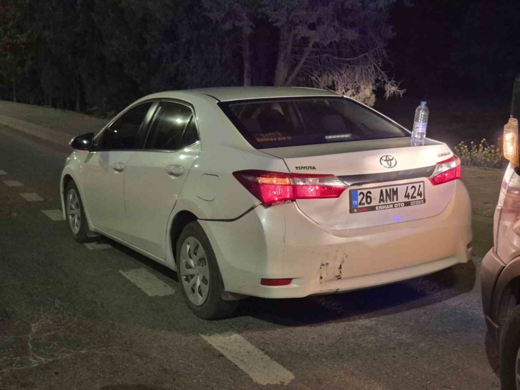 Eskişehir Çevre Yolu’nda motosiklet otomobile arkadan çarptı