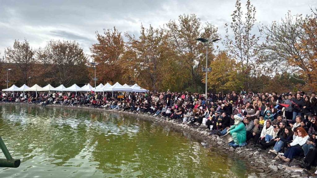 SOLOTÜRK Eskişehir semalarında nefes kesti