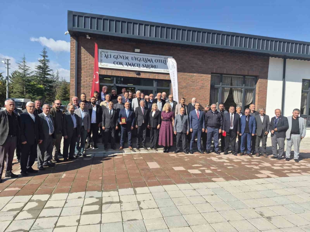 Eskişehir Valisi Dr. Yılmaz, muhtarlara ’Yürekten istirhamımdır’ diye seslendi