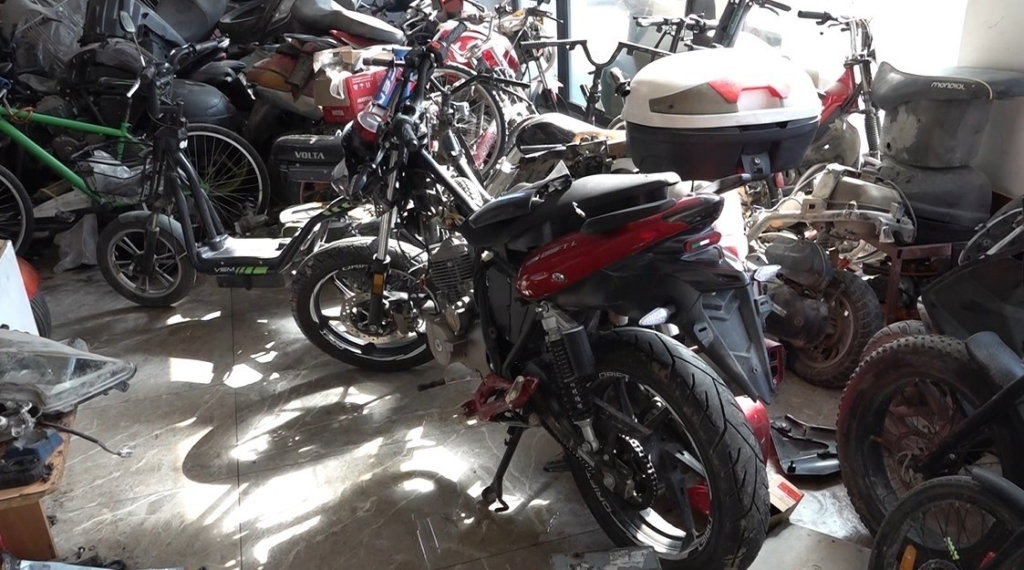 Hırsızların çaldığı motosiklet nedeniyle tamirci mağdur oldu