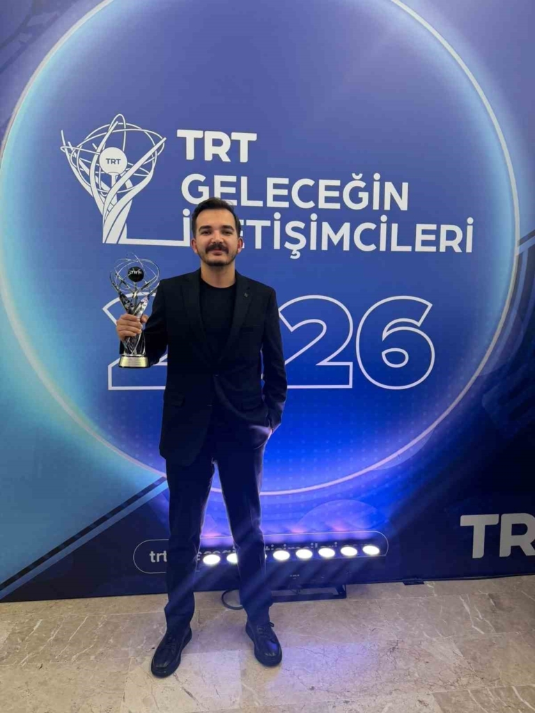 Anadolu Üniversitesi öğrencileri TRT Geleceğin İletişimcileri Yarışması’ndan 5 ödülle döndü