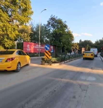 Eskişehir’de taksinin ters yön ihlali kamerada