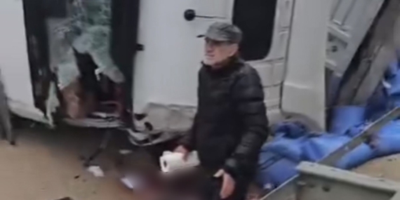 Sivrihisar’da kontrolden çıkan tır devrildi: Şoförü ağır yaralandı