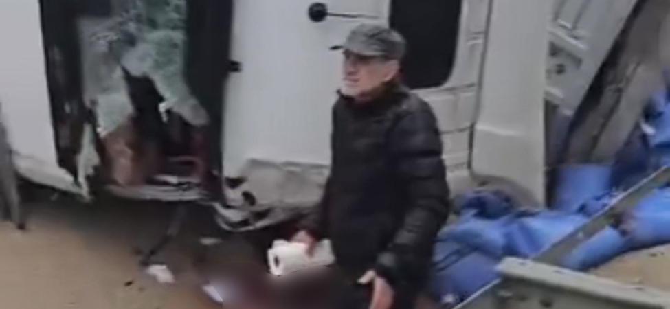 Kontrolden çıkan tırın şoförü ağır yaralandı